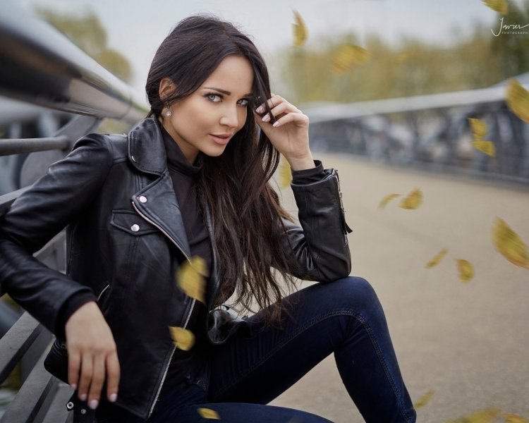 Big butts in leggings