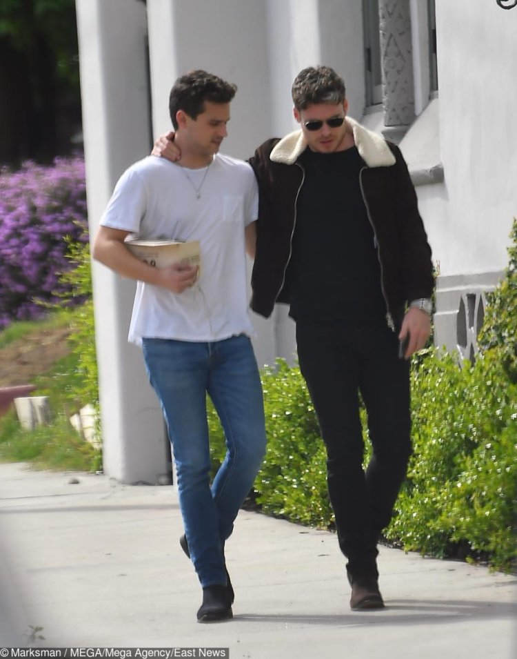 Richard Madden and Brandon Flynn kiss