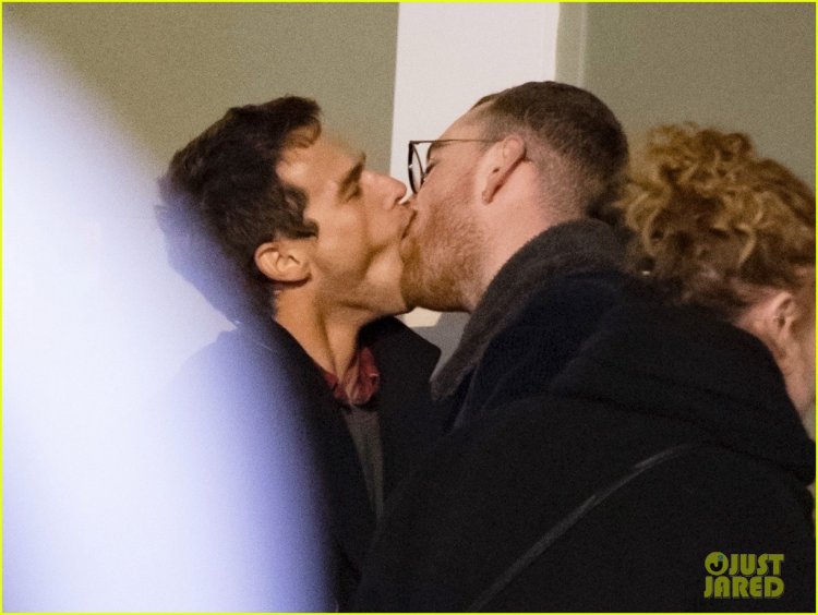Brandon Flynn and Sam Smith kiss