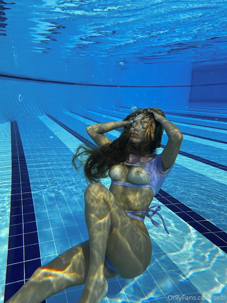 Caitlin Syragusa Daphne