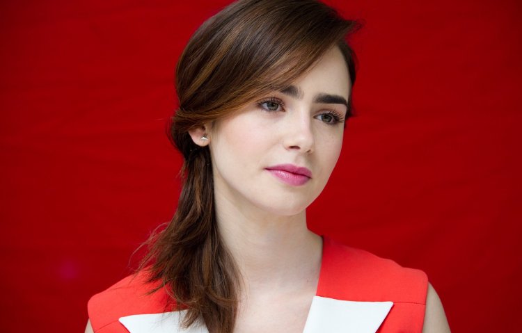 Lily Collins