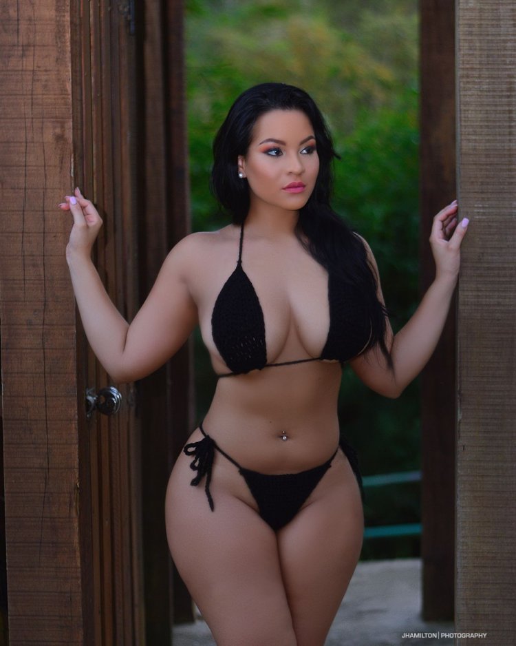Curvy thick thighs in bikini