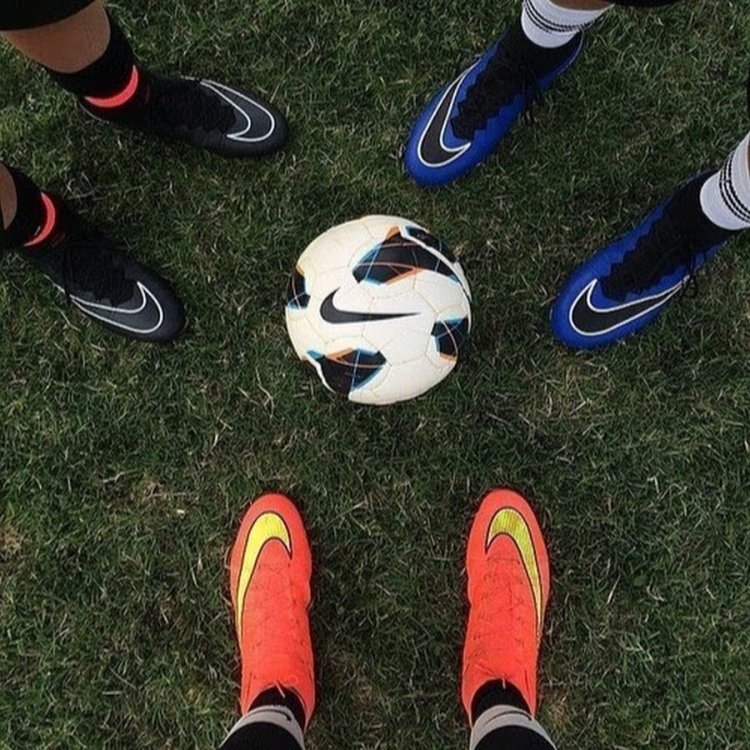 Soccer ball with legs Aesthetics