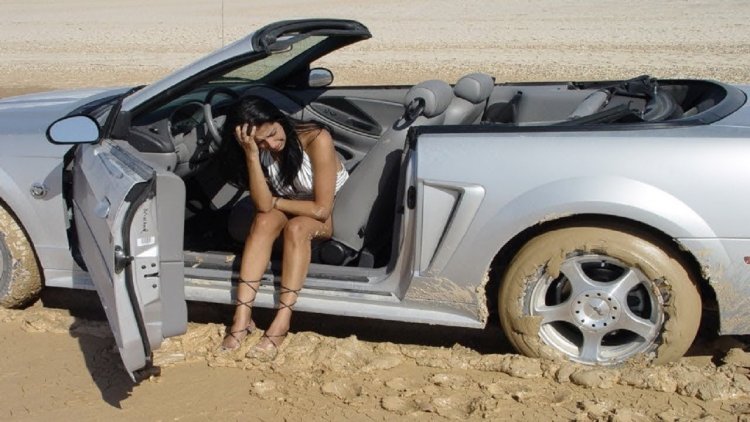 Photo funny girls and cars