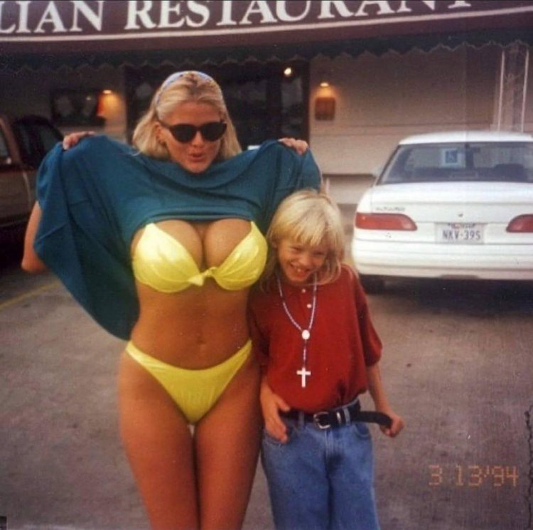 Anna Nicole Smith with her son, 1994