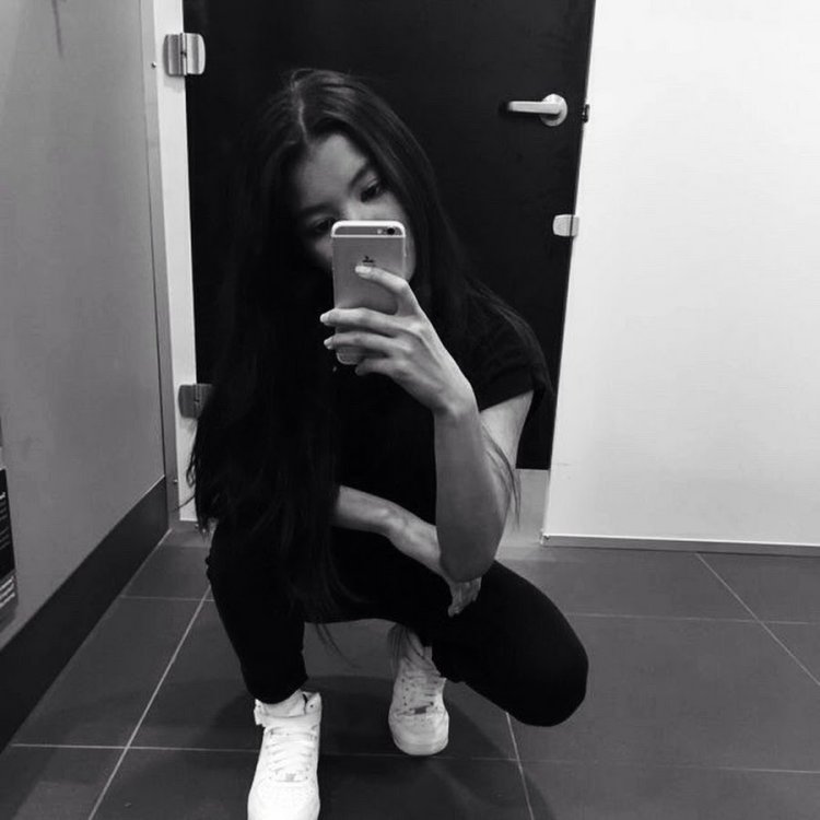 Beautiful selfies of girls without a face