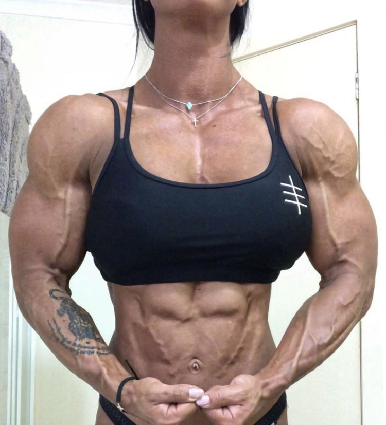 Bodybuilder Rach White