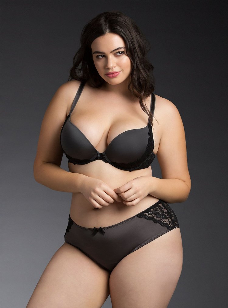 Hunter MCGRADY bikini