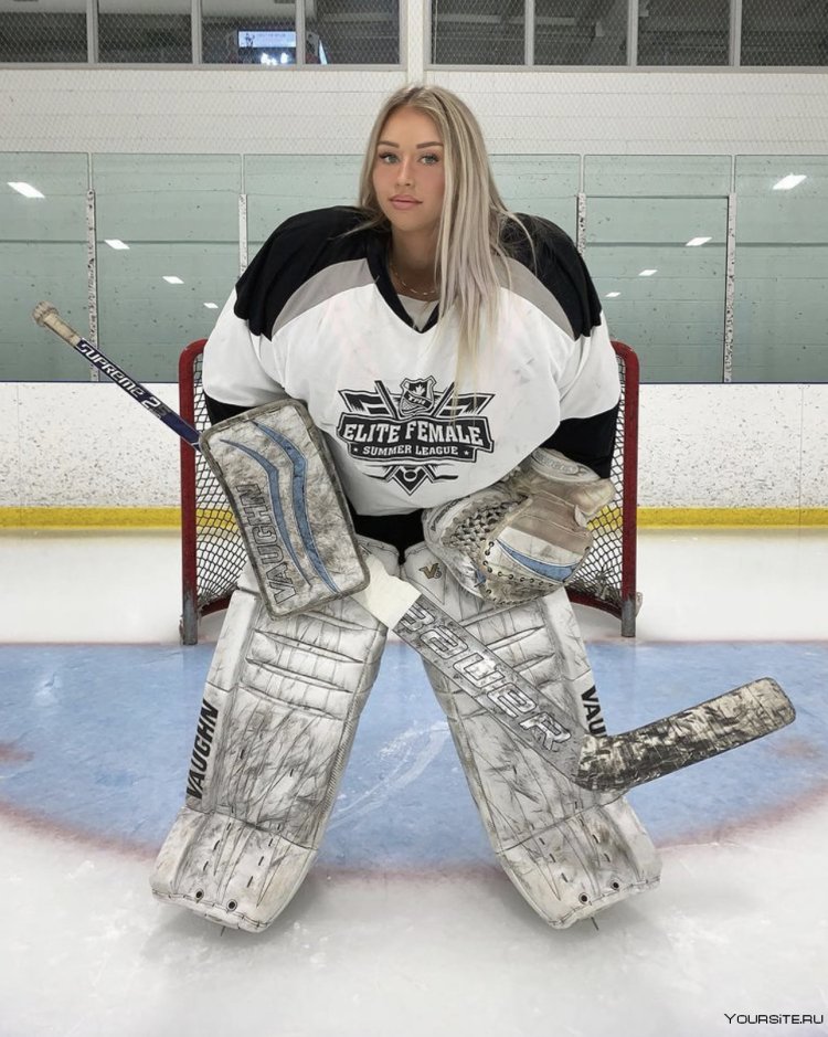 Mikayla Demeiter goalkeeper