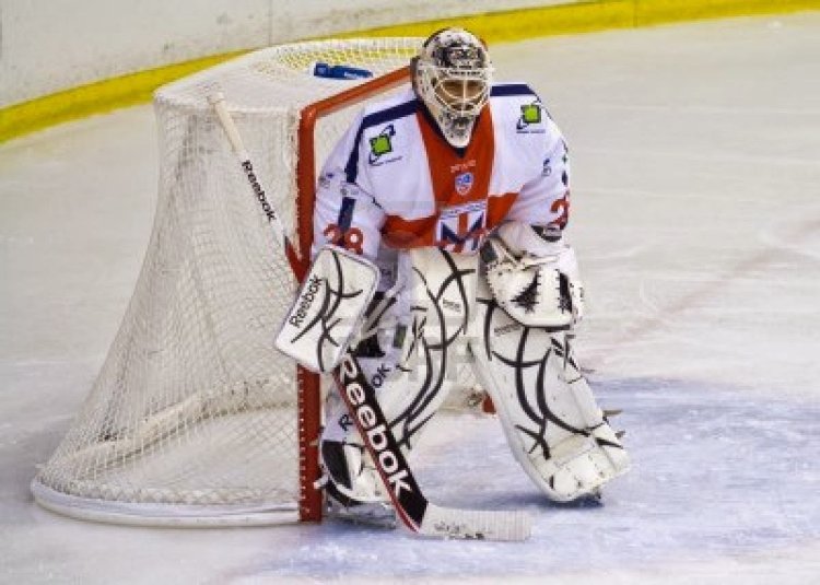 Zombie hockey player picture