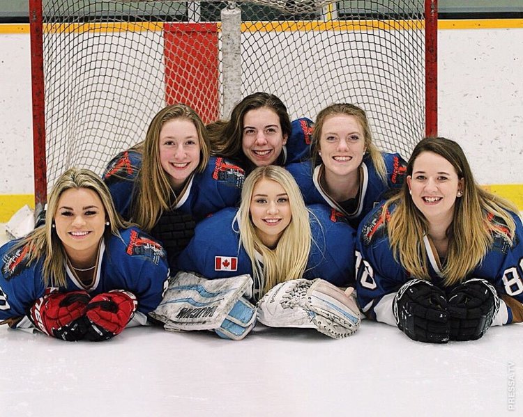 Mikayla Demeiter hockey