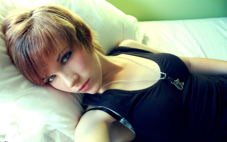French webcam model short hair