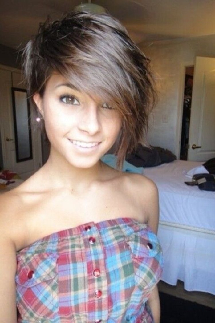 Asymmetrical teen haircuts for girls