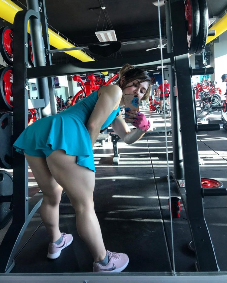 Upskirt in supermarket
