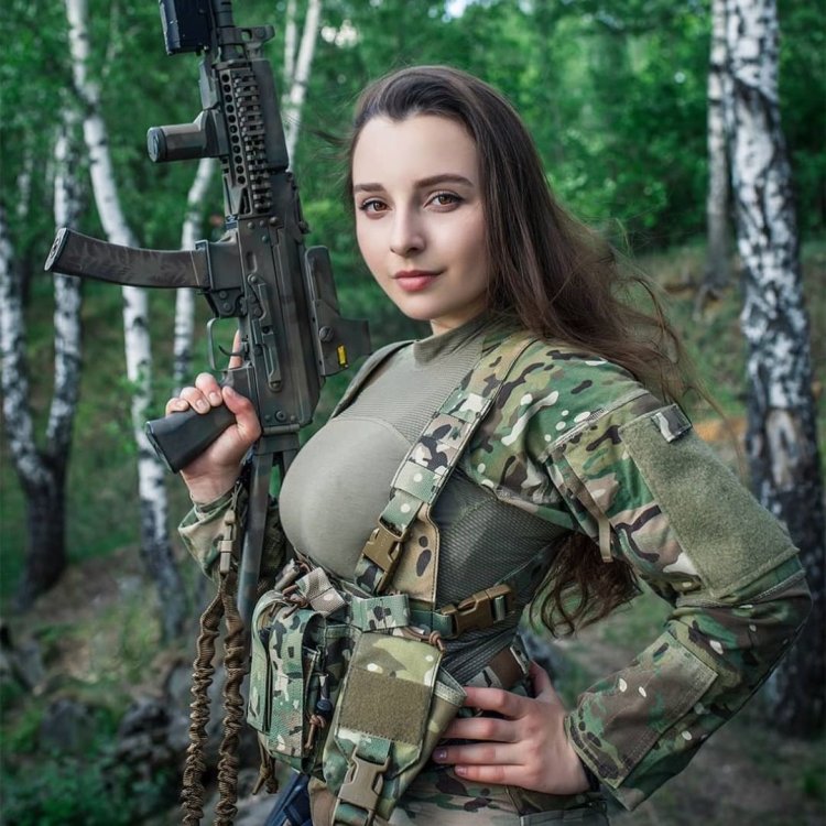 Elena Deligioz in military uniform