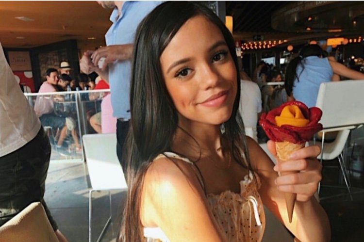 Jenna Ortega 00