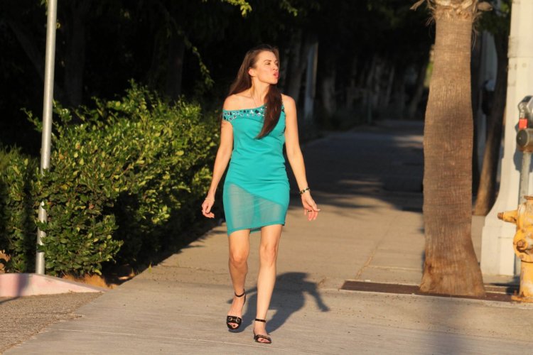 Alicia Arden no bikini