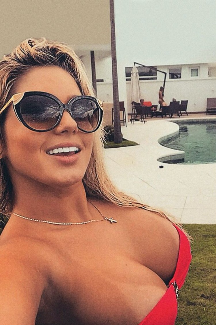 Big breasted tanned selfie