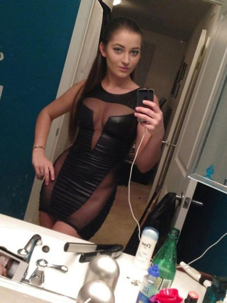 Dani daniels dress selfie