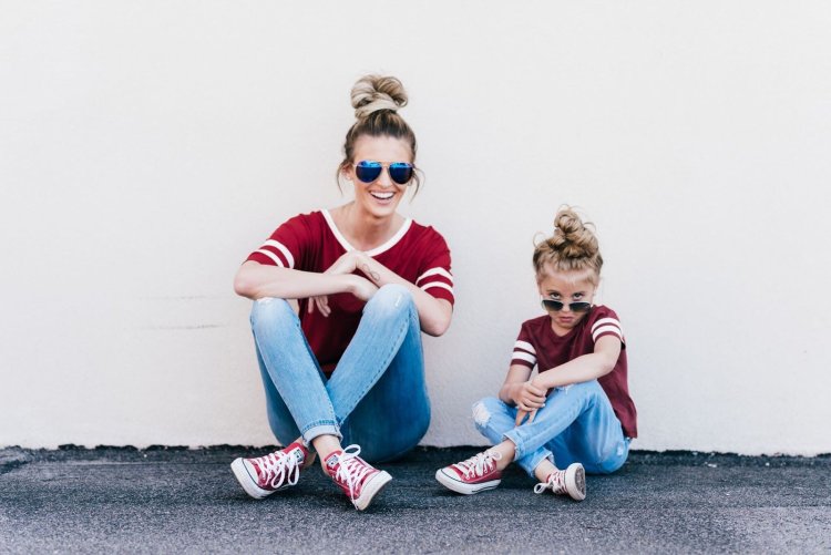 Photoshoot mom and daughter