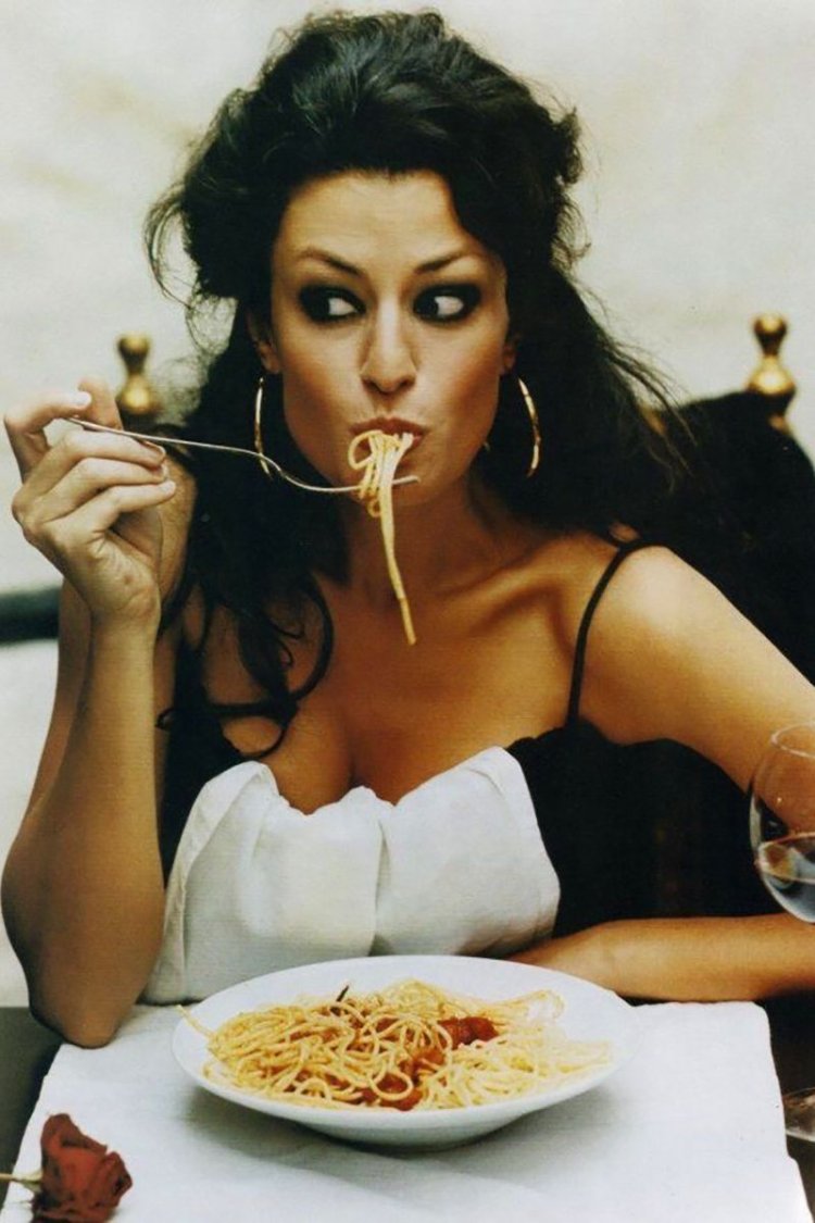 Viki Odintcova in the plane