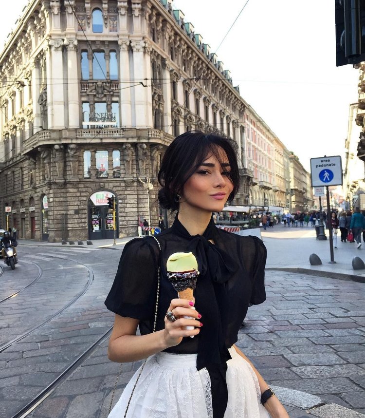 Model Dolce Gabbana Bianca