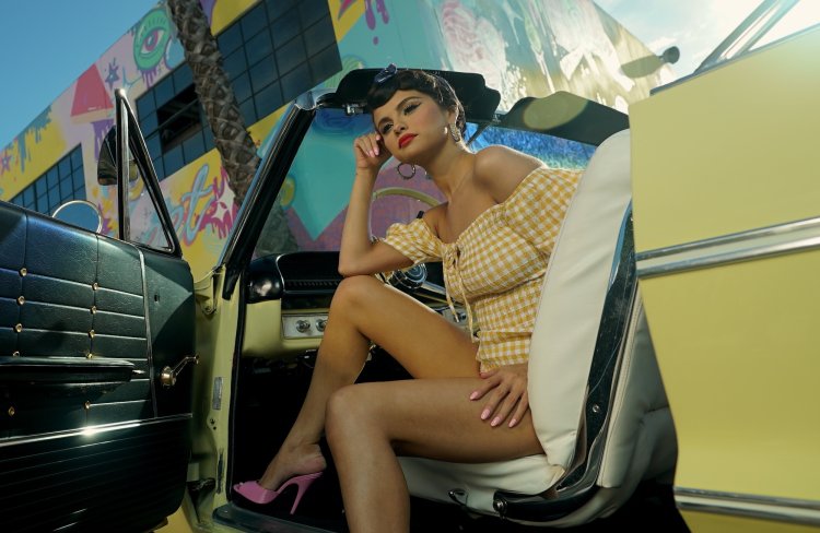 Selena gomez nipples