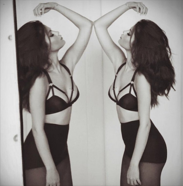 Selena Gomez hot
