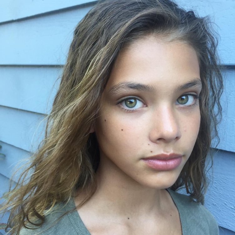 Model Grace Laneya Grace