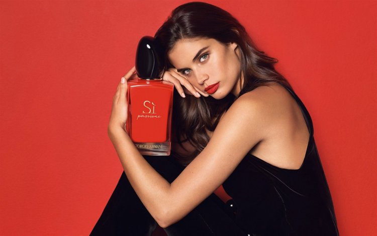 Sara Sampaio in red dress
