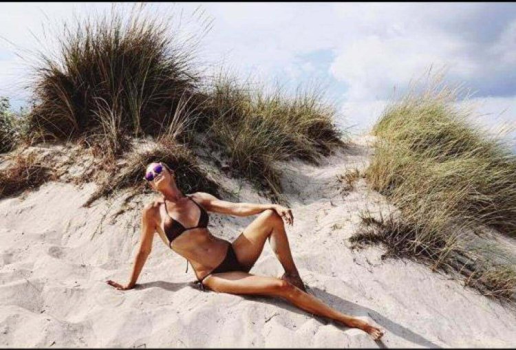 Jacqueline Berrido pee in a swimsuit