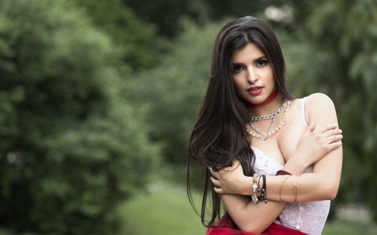 Emma Salaeva fashion model