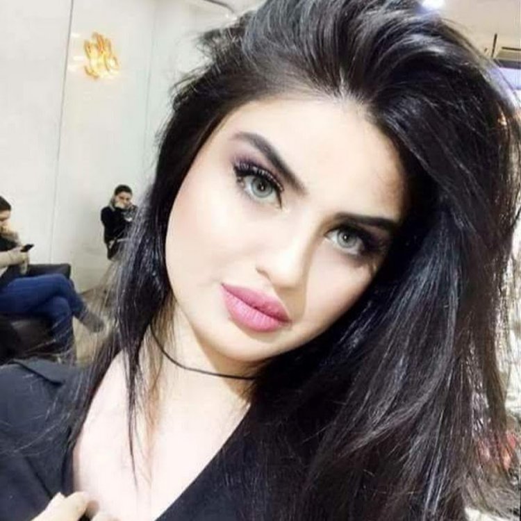 Model Khumrai Gulamova