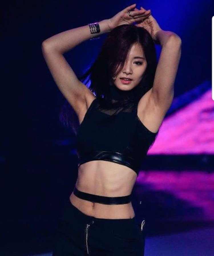 Tzuyu twice hot