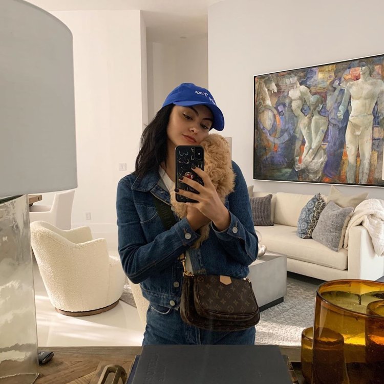 Camilla Mendes selfie