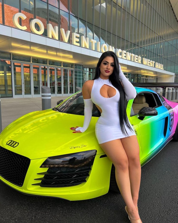 Blogger from Canada model