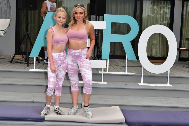 Natalie Alyn Lind with her sisters