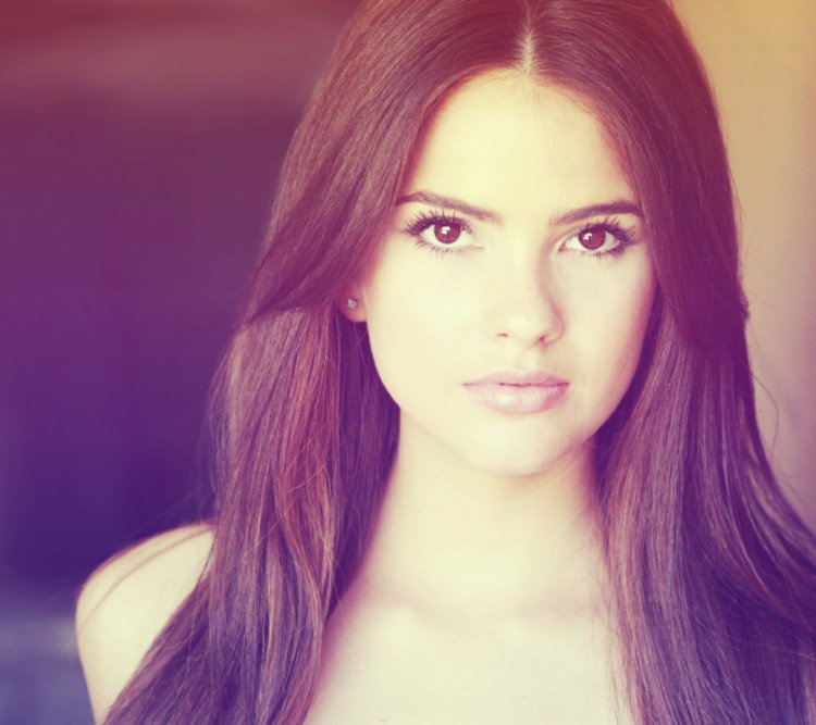 Shelley Hennig Diana