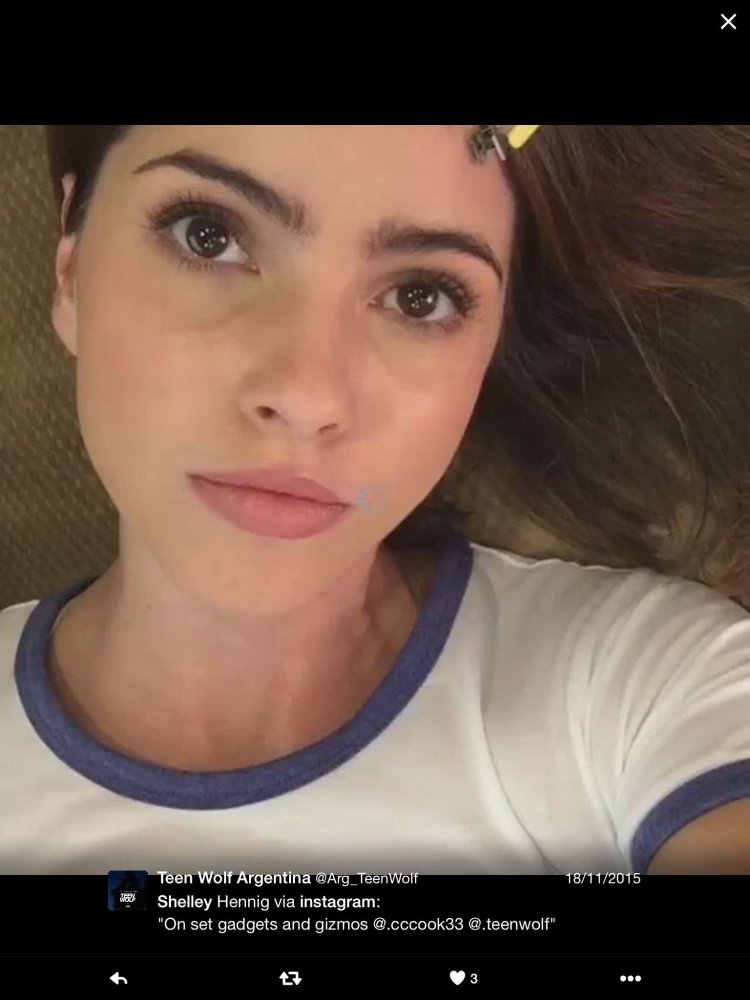 Shelley Hennig selfie