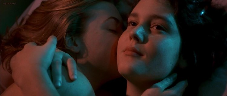 Kate Winslet lesbian Kiss