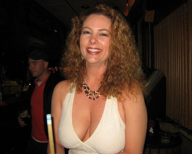 Cleavage in public mature