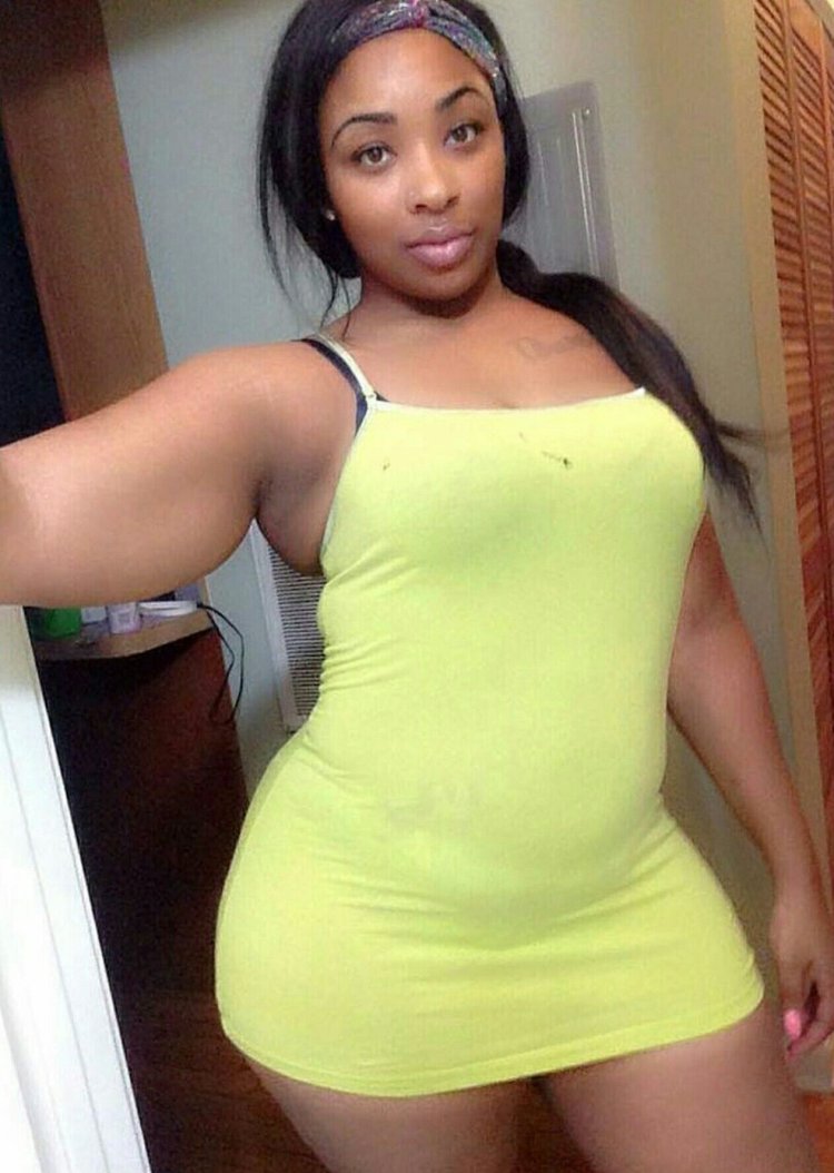 Ebony chubby in bikini