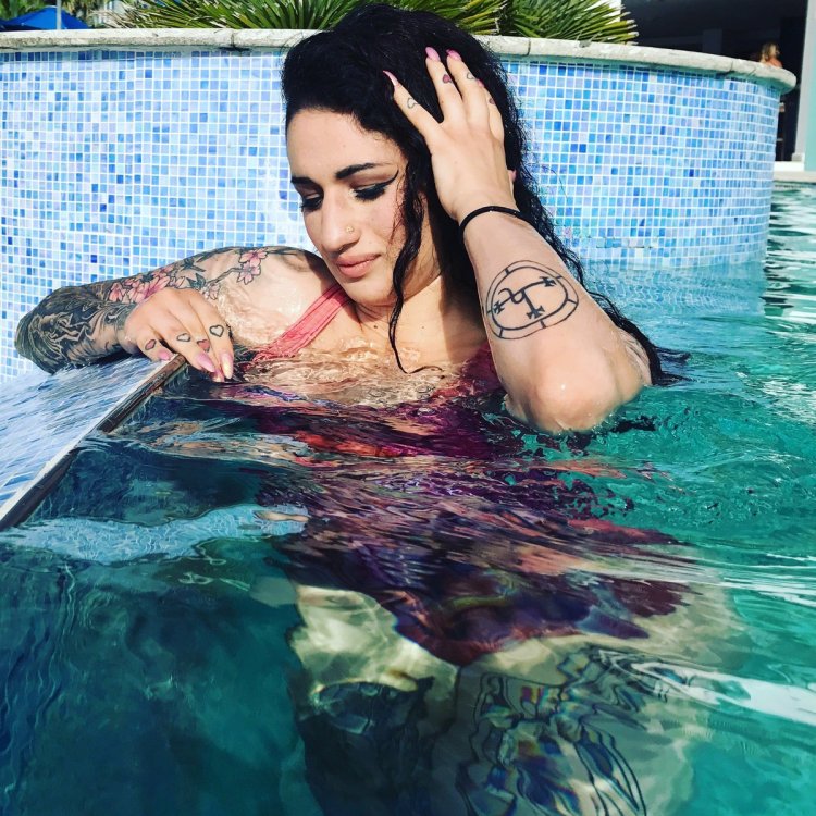 Arabelle Raphael body