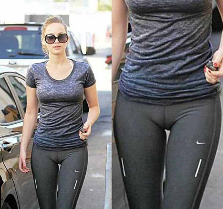 Jennifer Lawrence in leggings