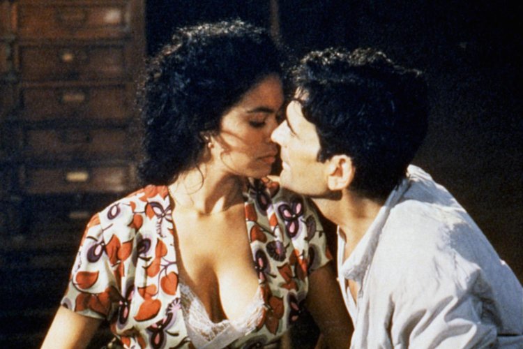 Maria Cucinotta postman