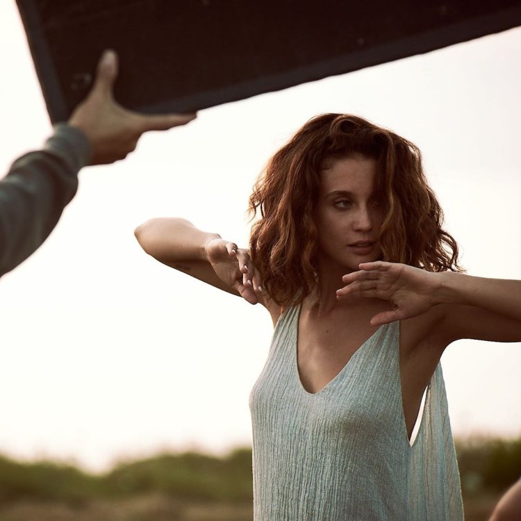 Maria Pedraza paper house