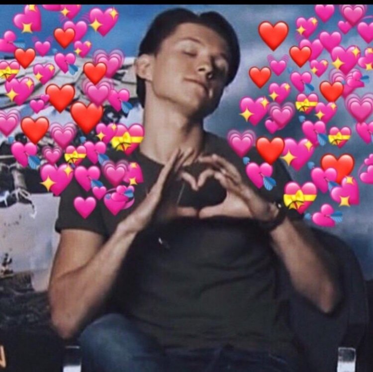 Tom Holland shows a heart