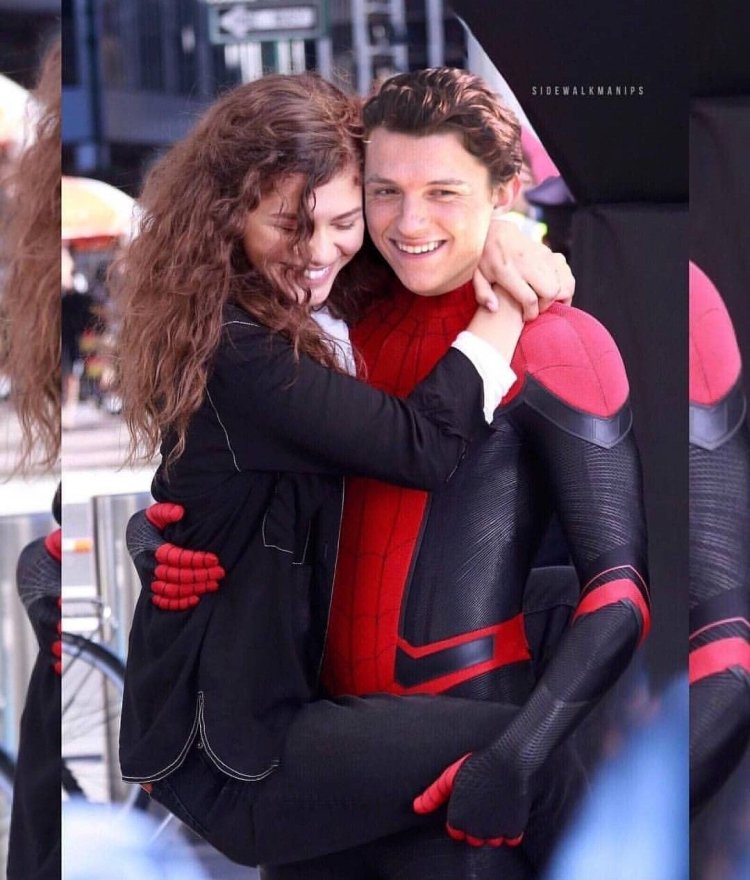 Tom holland and zendaya kiss