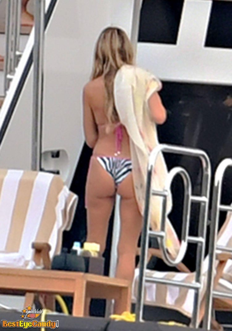 Heidi Klum draining on a yacht