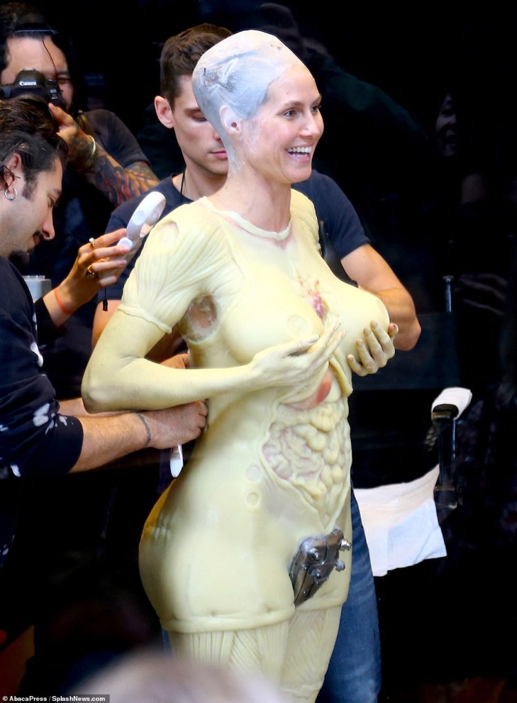 Heidi Klum alien